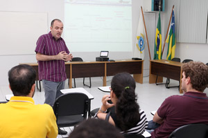 Aula inaugural do PEP é ministrada por pesquisador renomado