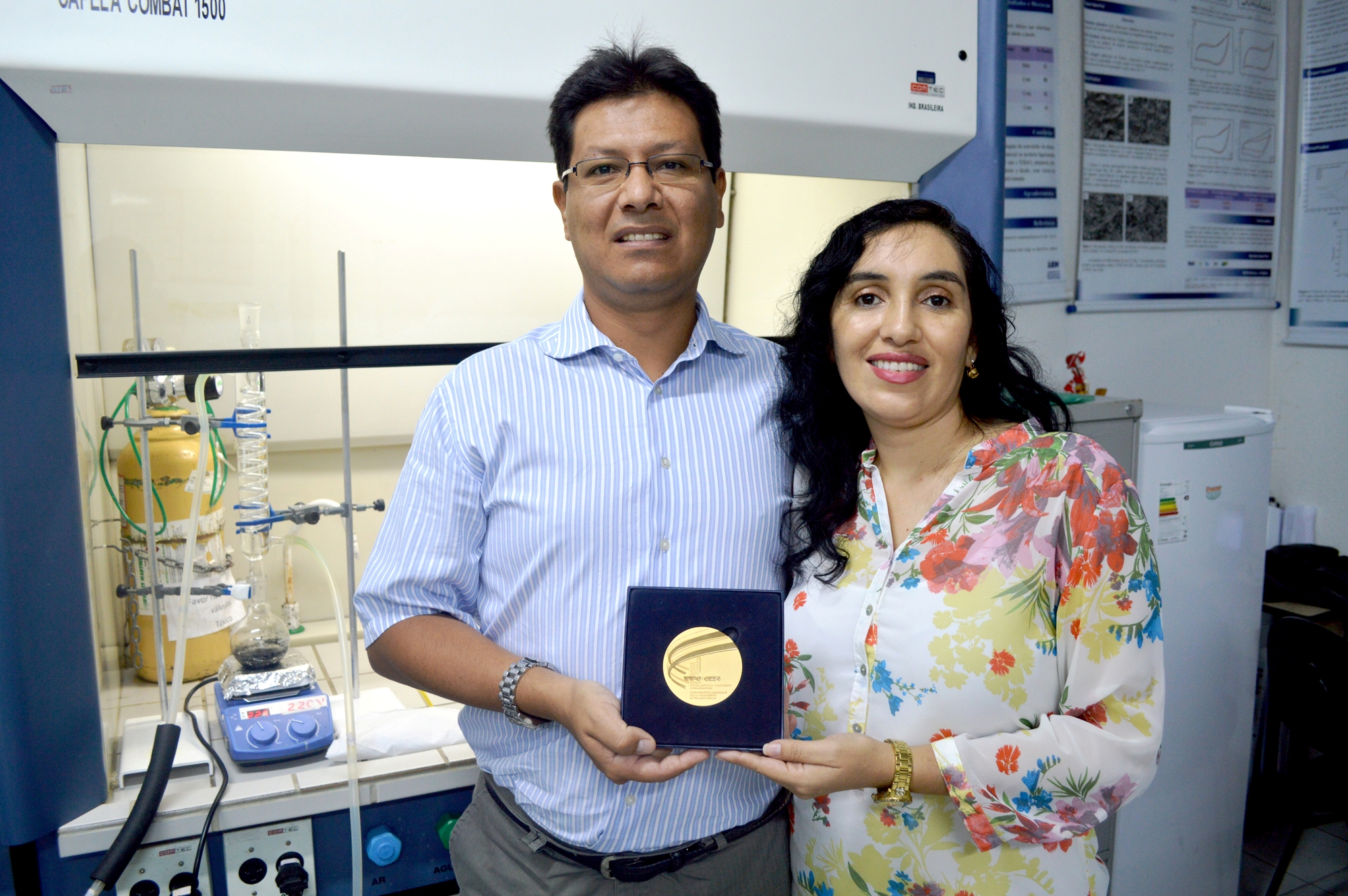 Docentes do PEP são premiados com a Medalha de ouro da World Intelectual Property Organization