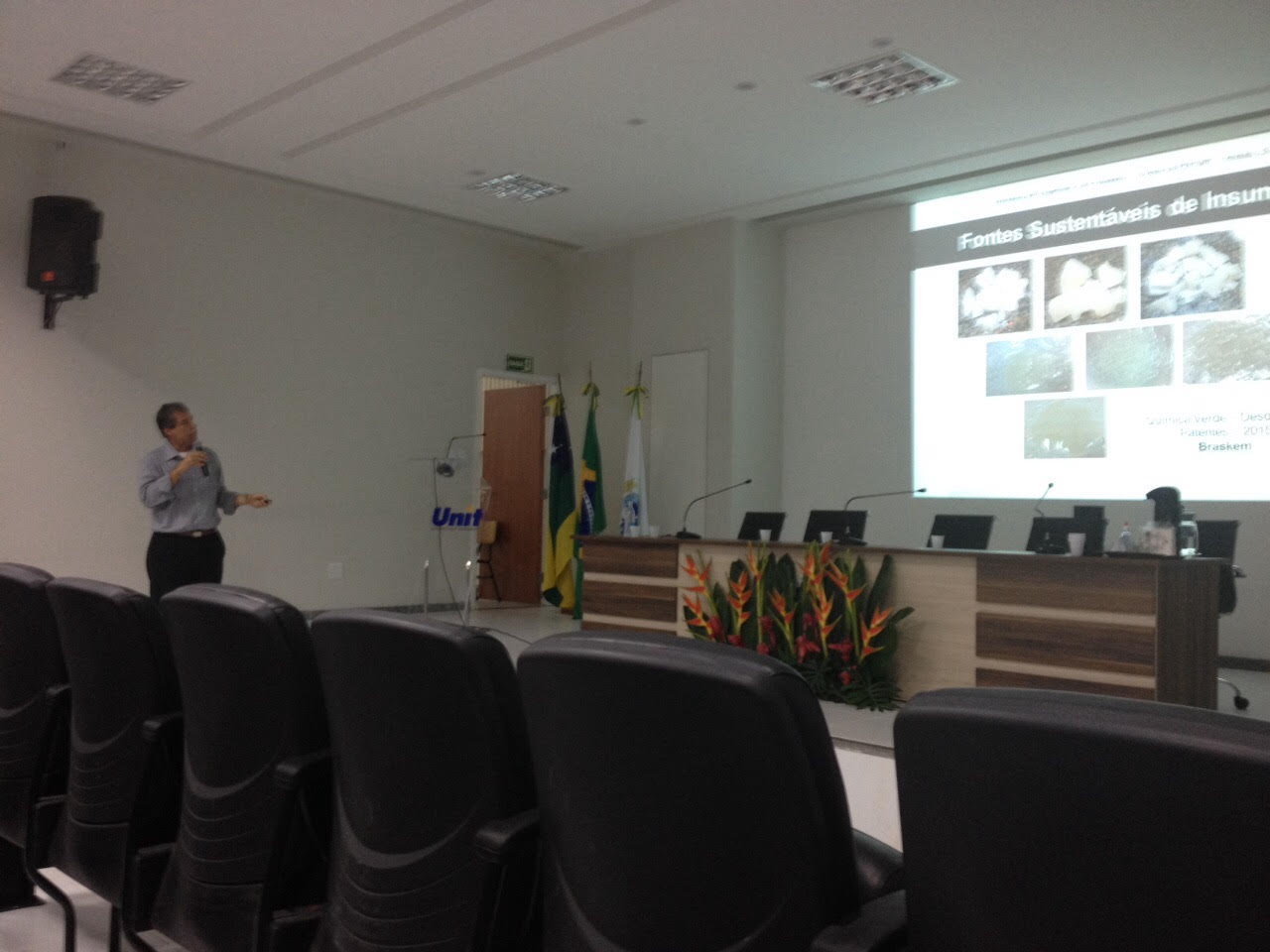 Professor da UFRJ palestra no Workshop do Programa de Engenharia de Processos