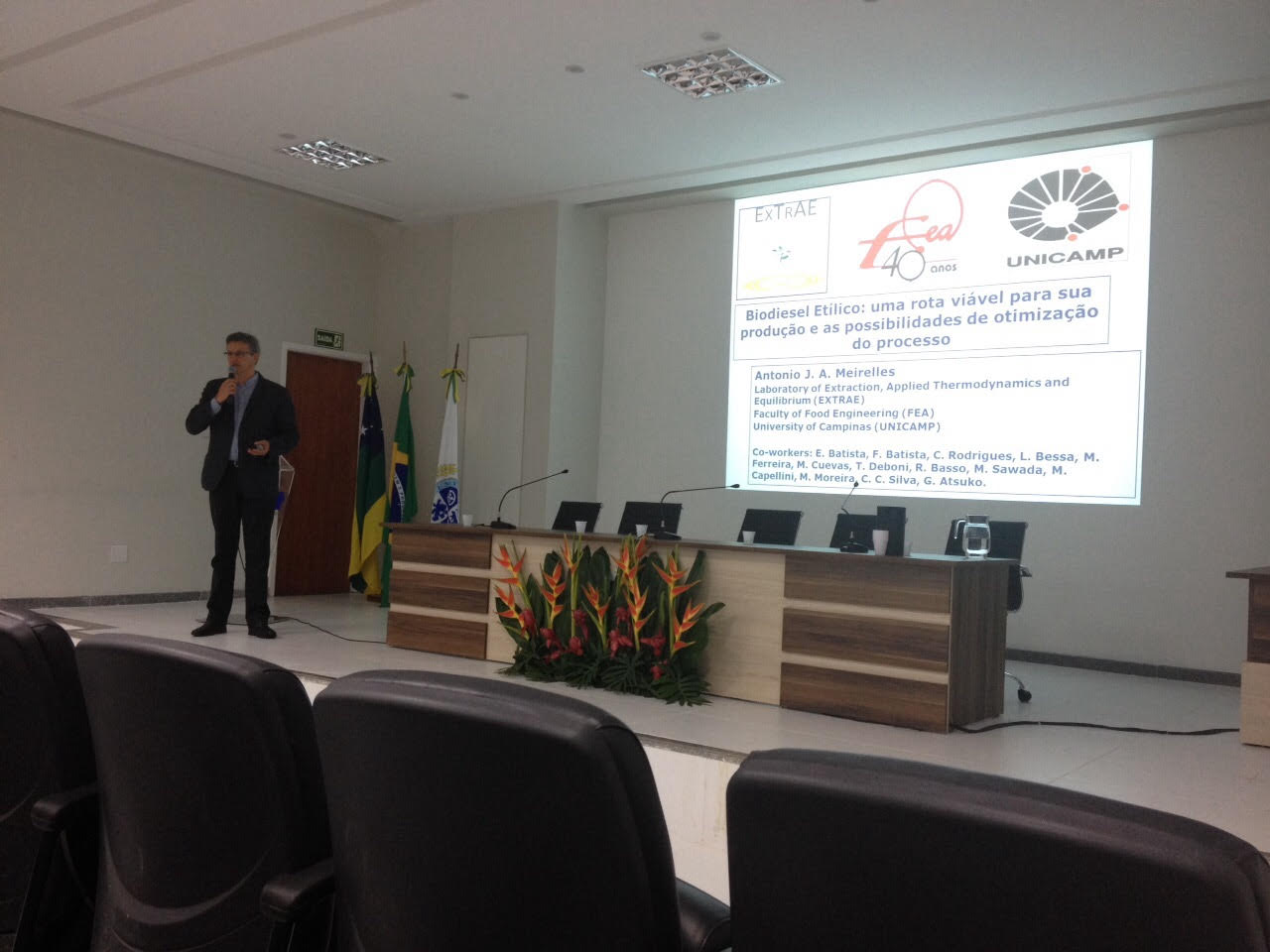 Professor da UNICAMP palestra em evento do PEP
