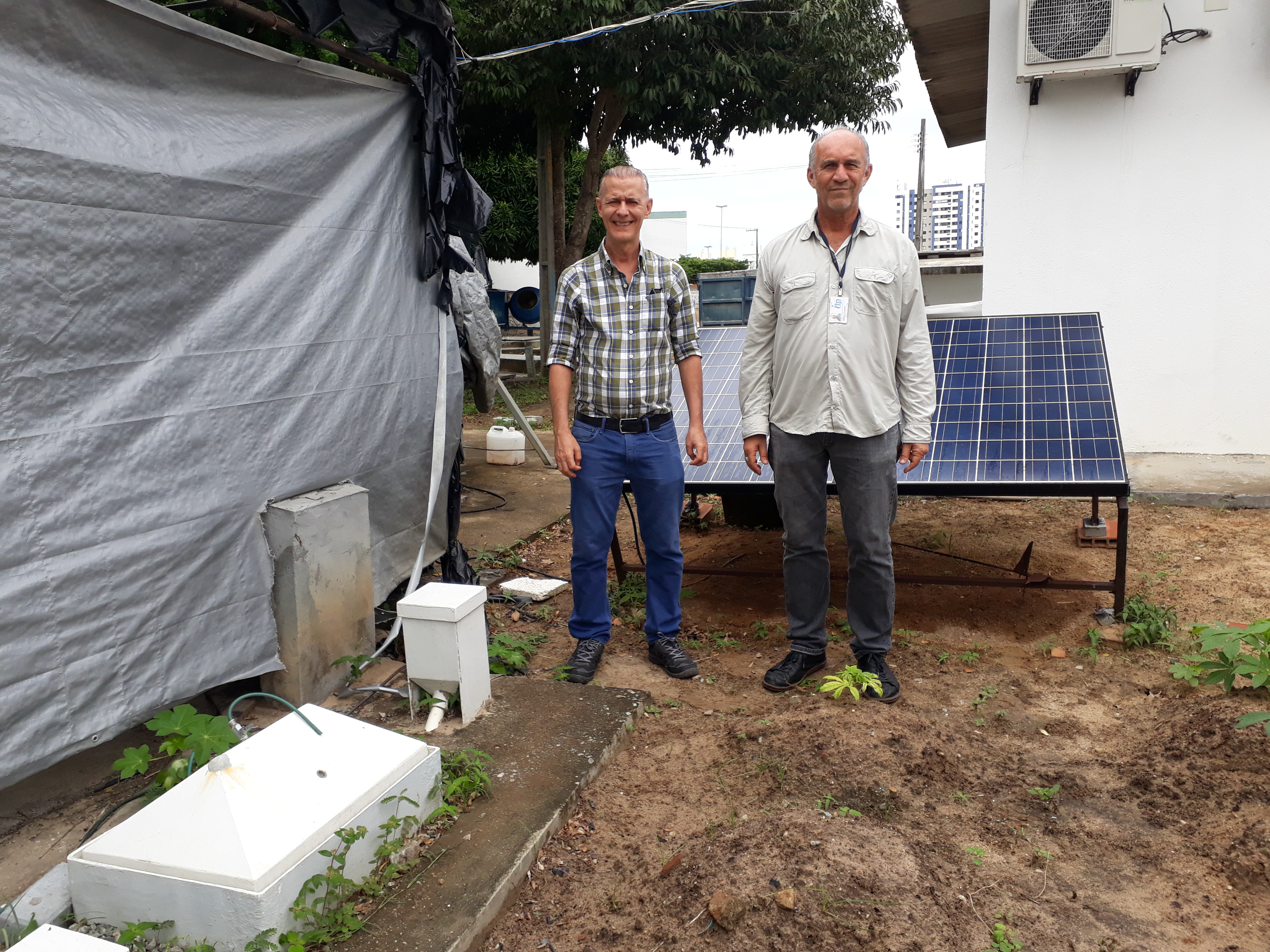 [:pt]O Laboratório de Catálise, Energia e Materiais (LCEM), coordenado pelo professor Renan Figueiredo, recebe visita técnica de professor da UFPE[:]