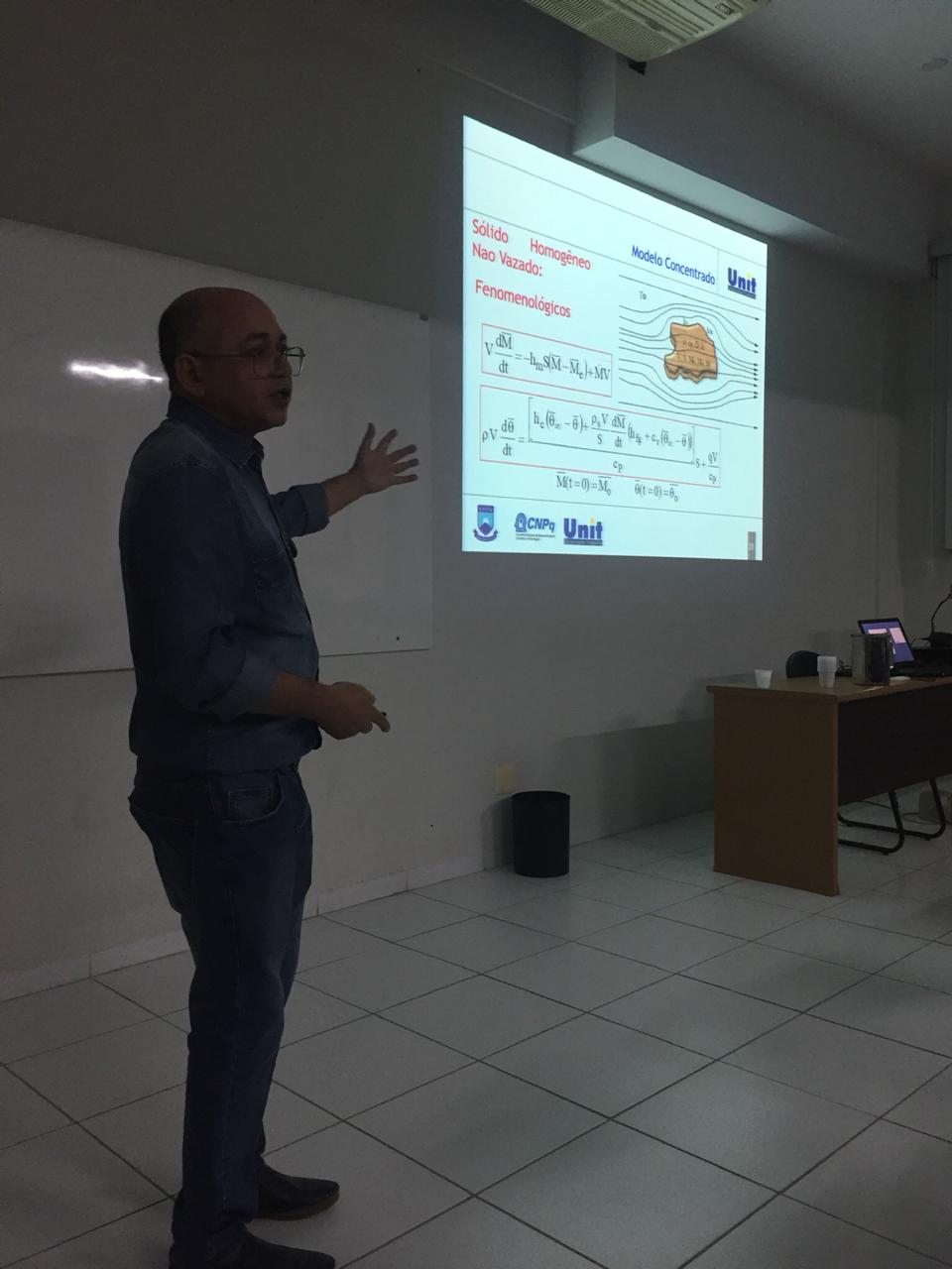 [:pt]Pesquisador 1B do CNPq, Prof. Antônio Gilson da UFCG,  visita o PEP a convite do programa e profere palestra sobre “Transporte de calor e massa  em sistemas particulados e meios porosos”[:]