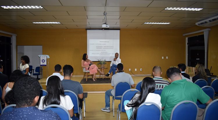 Professores e alunos participam de homenagem ao Dia do Engenheiro Ambiental