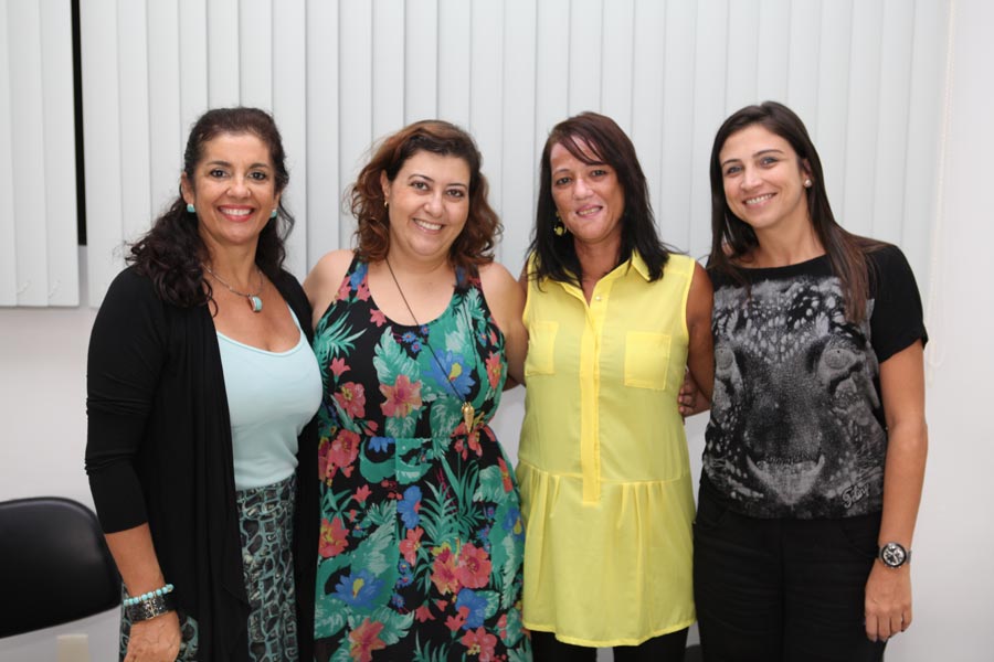 Defesa Maria Gonçalves (banca e mestranda) Professoras da banca junto com a agora mestra Maria Gonçalves