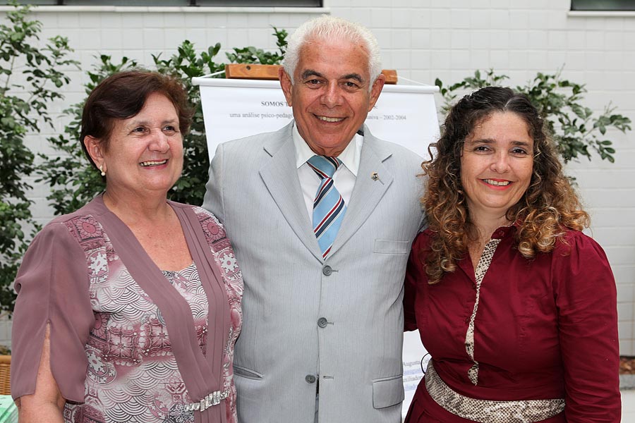 Prof. Uchôa e as autoras do livro Ada Augusta e Maria Auxiliadora Prof. Uchôa e as autoras do livro Ada Augusta e Maria Auxiliadora