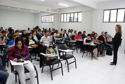 Com o foco no trabalho docente (Foto: Marcelo Freitas)