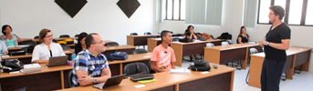 Especialista espanhol em Educação Comparada ministra aula na Unit