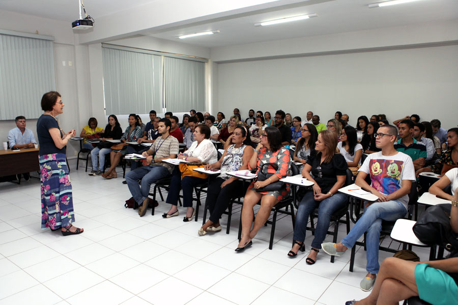 Professora Menga Ludke profere aula inaugural do semestre letivo do Programa de Pós-Graduação em Educação da UNIT