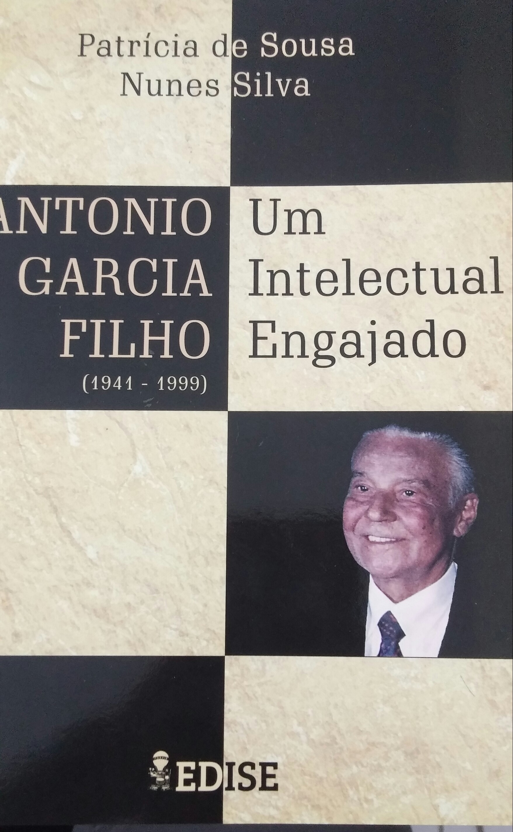 Egressa do PPED lança livro