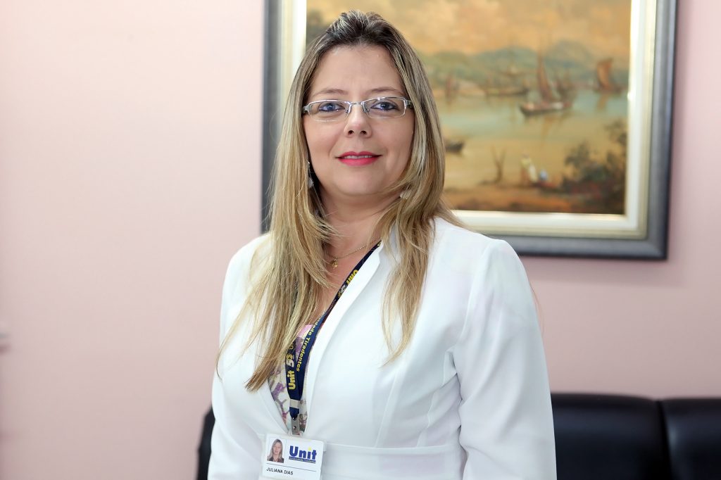 [:pt]Professora Doutora Juliana da Silva Dias egressa do doutorado do PPED/UNIT lança livro sobre legislação educacional[:]