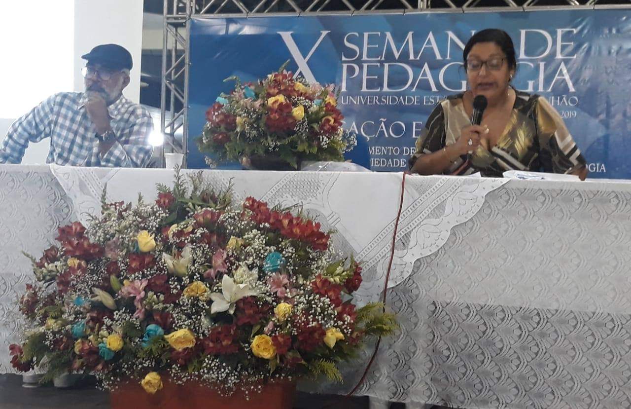 Professor doutor Ronaldo Linhares ministra palestra de encerramento da X Semana de Pedagogia da Universidade Estadual do Maranhão-UEMA