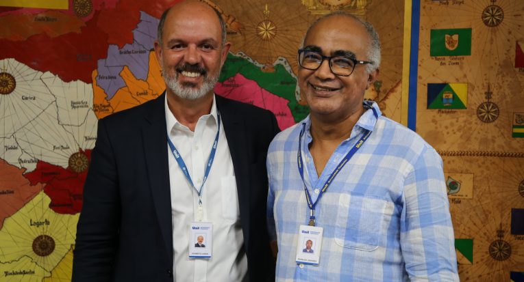 [:pt]Professor Ronaldo Linhares assume a Pró-reitora de Pós-Graduação Pesquisa e extensão da Unit[:]