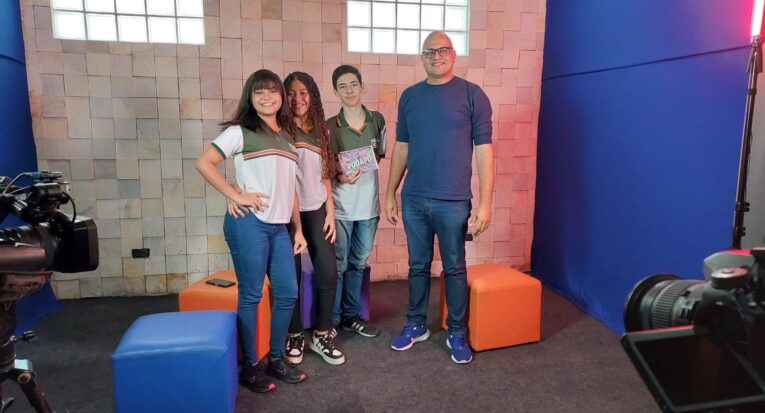 Iniciativa de doutorando do PPED transformou alunos do Colégio CEA em produtores de conteúdo, unindo mídias digitais e aprendizado prático