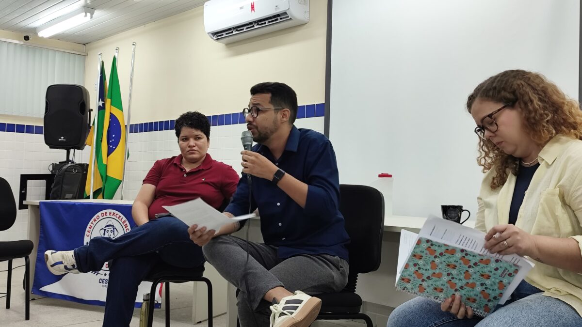 Educação como enfrentamento à Pós-Verdade: docente do PPED/UNIT debate o tema com estudantes da educação básica