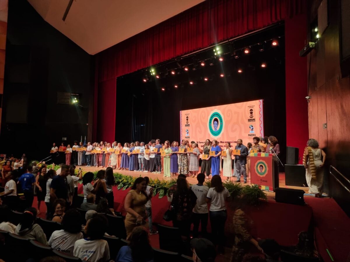 Sob gestão de doutoranda do PPED, instituição é certificada com o Selo Escola Antirracista Professora Maria Beatriz Nascimento